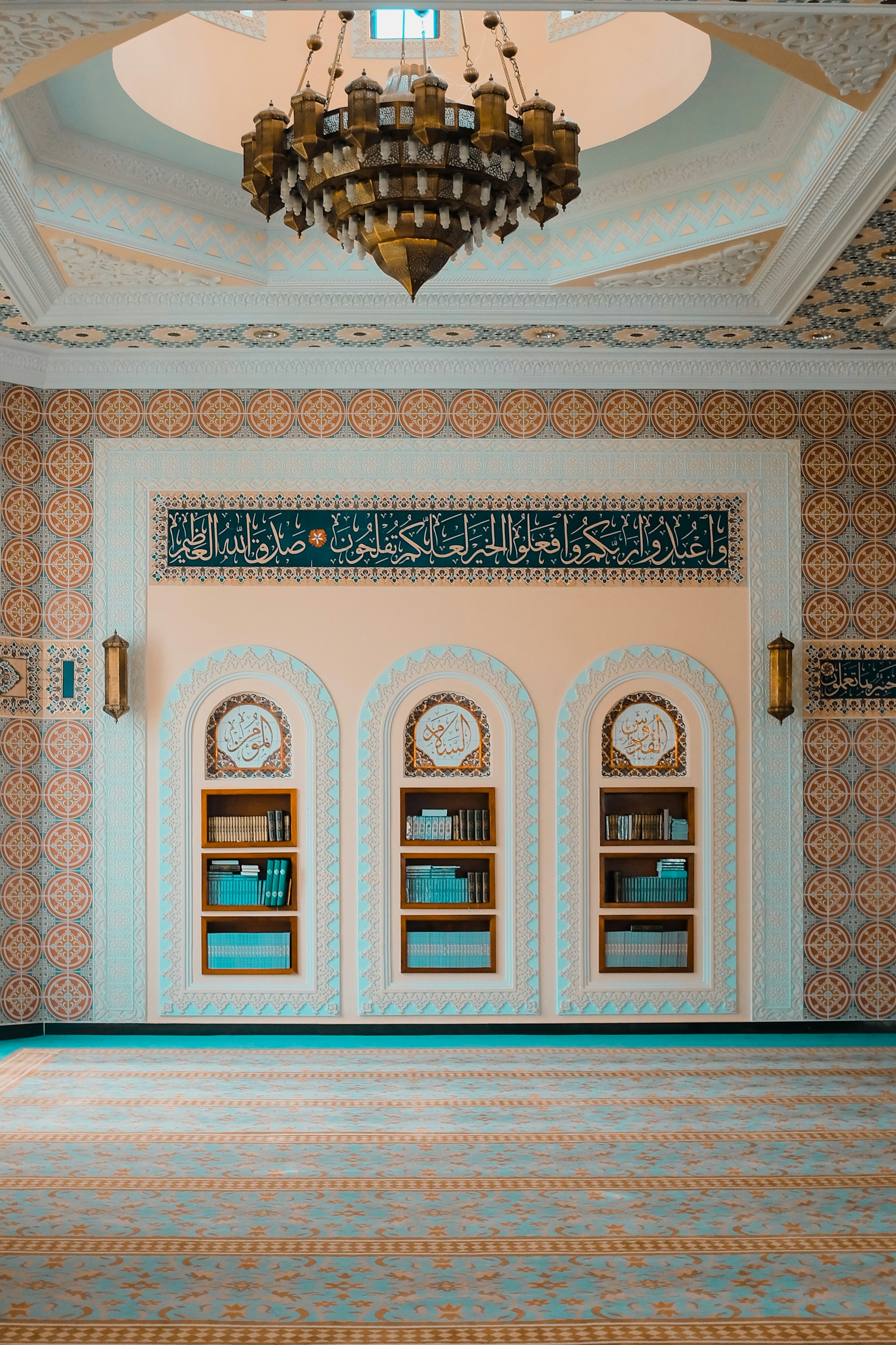 Magnificent architecture of Al Noor Grand Mosque at twilight